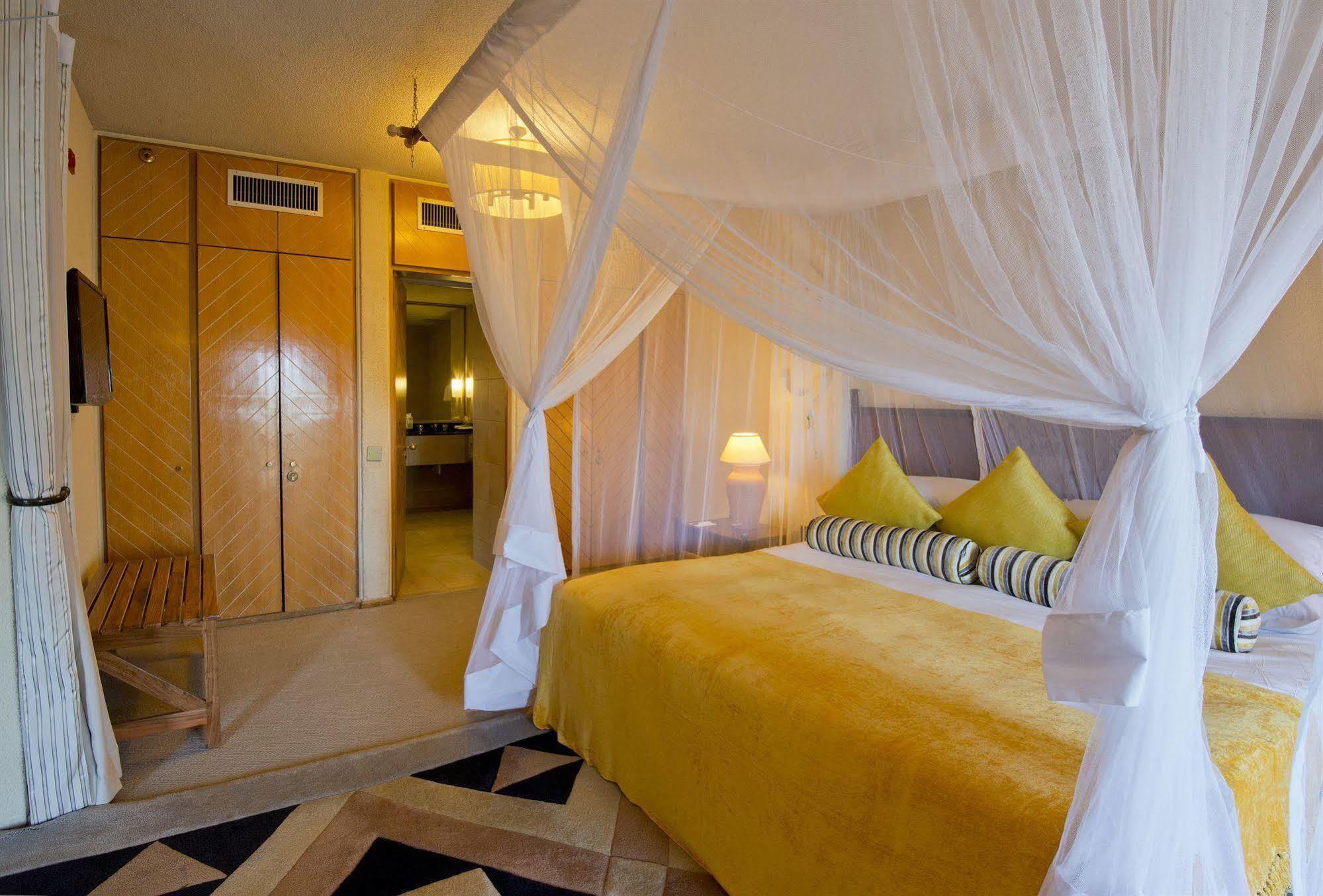 Elephant Hills 4*